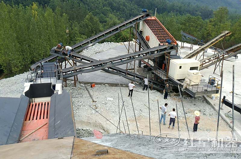 河南客戶移動(dòng)碎石加工現(xiàn)場