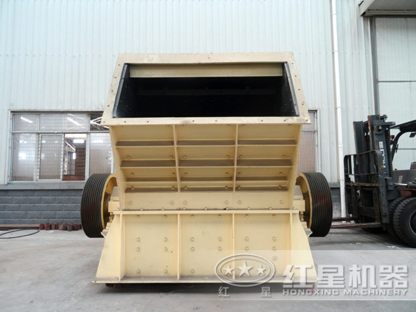 1315反擊式破碎機(jī)時(shí)產(chǎn)量可達(dá)多少噸？