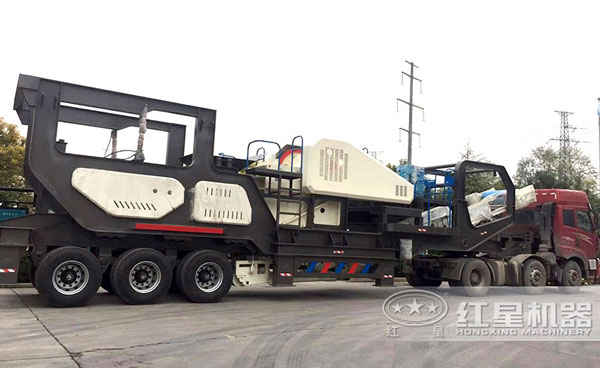 輪式流動砂石破碎車，高產(chǎn)、快捷，時產(chǎn)百噸毫無壓力