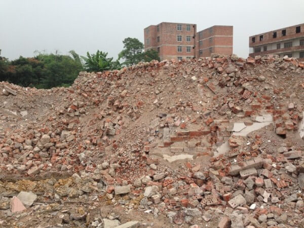破碎磚渣用什么機械？建議使用錘式粉碎機