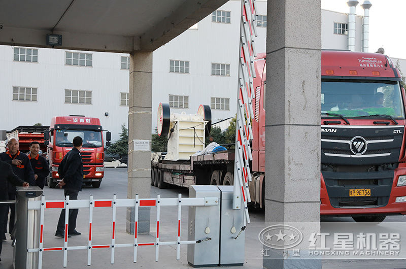 時產(chǎn)30-300噸的石料、石塊碎石機(jī)一套多少錢？