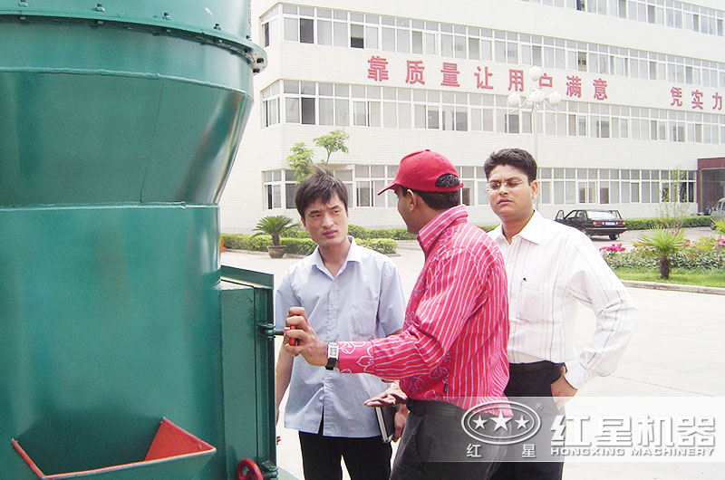每天10噸的打石粉機器哪兒有？環(huán)保嗎？