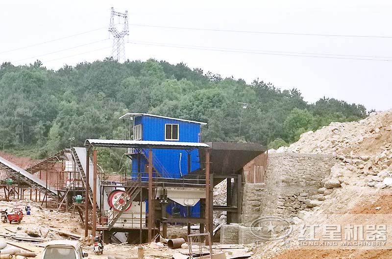 小型石頭破碎機(jī)成套多少錢(qián)？（內(nèi)附現(xiàn)場(chǎng)生產(chǎn)視頻）